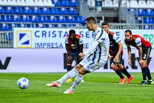 Ronaldo thực hiện thành công penalty